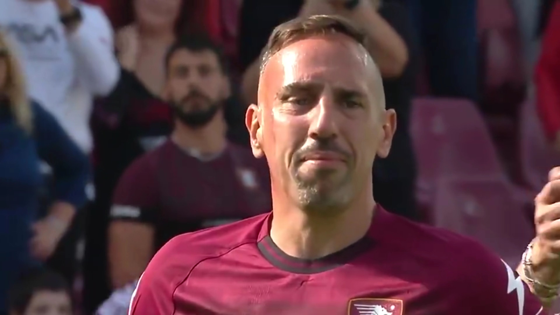 战术调整引爆全场！，JackeyLove意外战胜拜仁观众掌声雷动