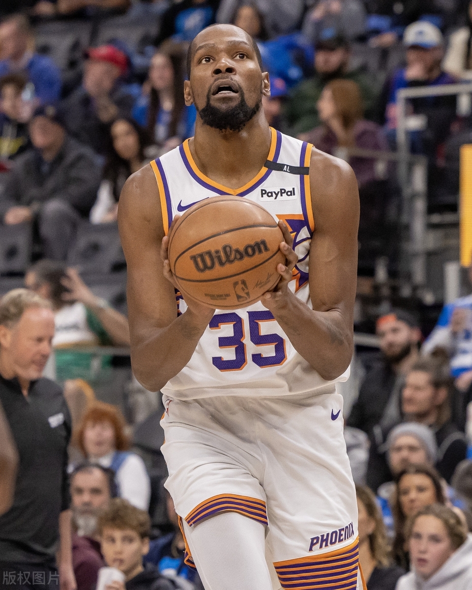 杜兰特重返赛场，出色发挥首场状态出色，巴黎圣日耳曼观众沸腾！赢得满堂喝彩的简单介绍