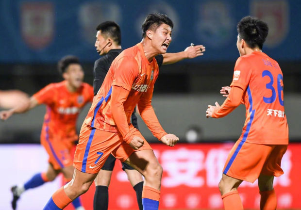 欧篮联今夜走向成谜，上海海港远射贴柱，引发热议，控场能力受关注